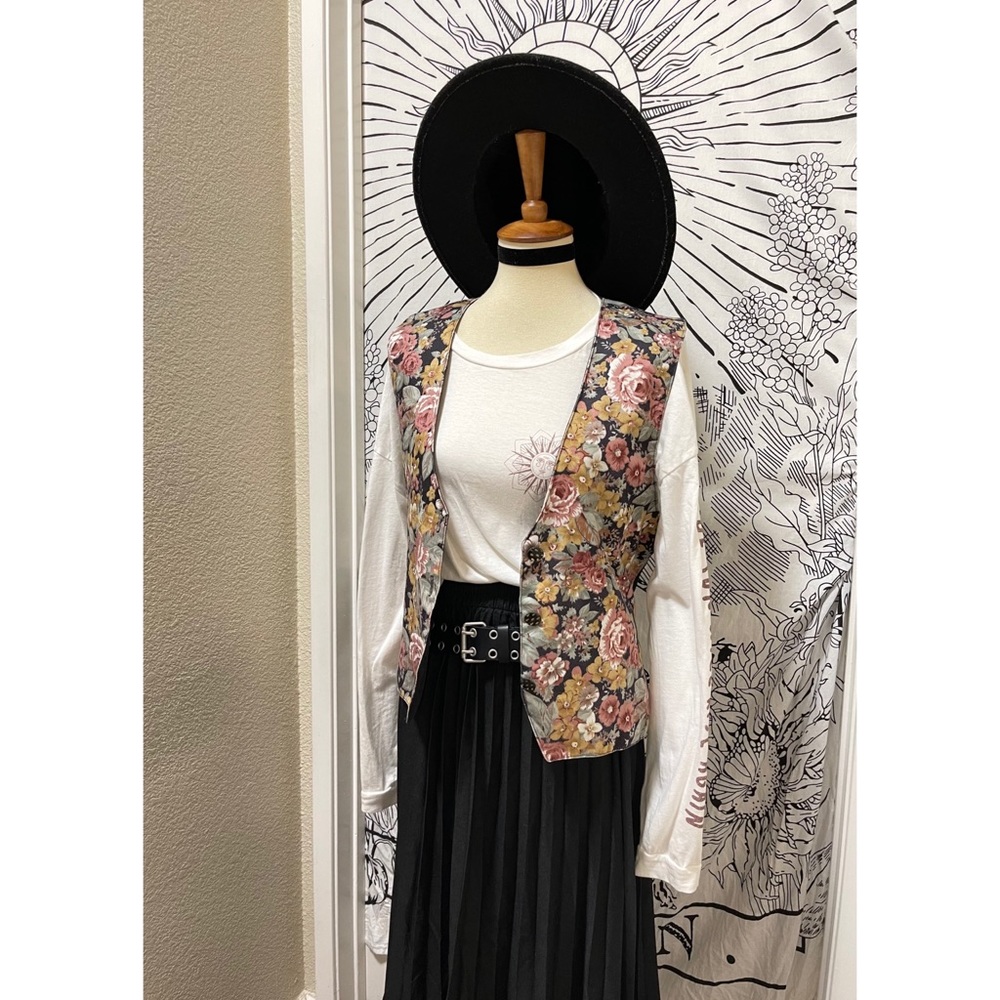 🌈 Beautiful Vintage floral vest - Picture 12 of 12